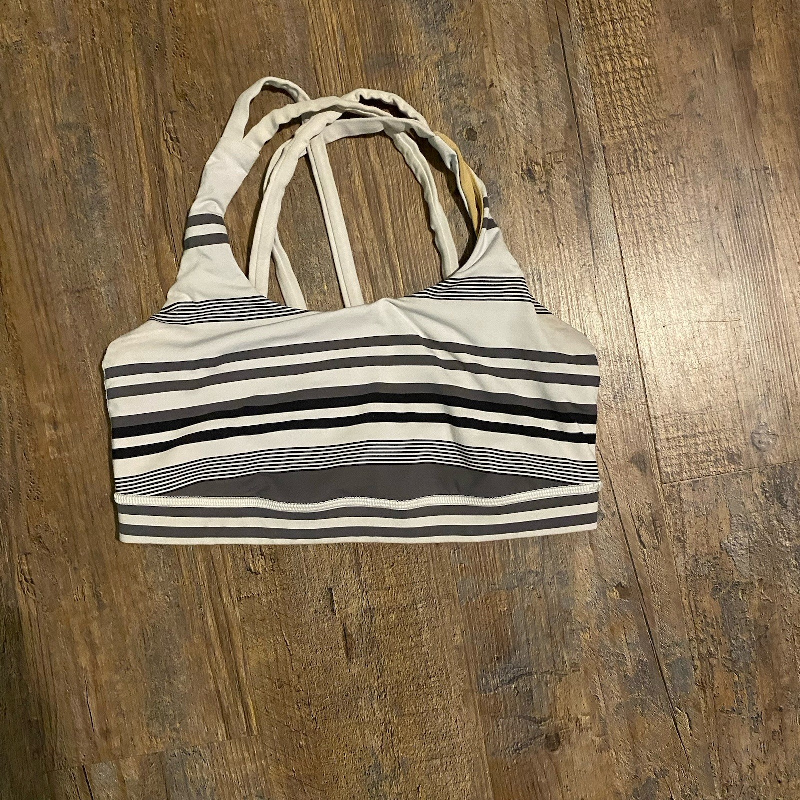 Lululemon Energy Sports Bra white and grey Groovy Stripe Nimbus no size tag