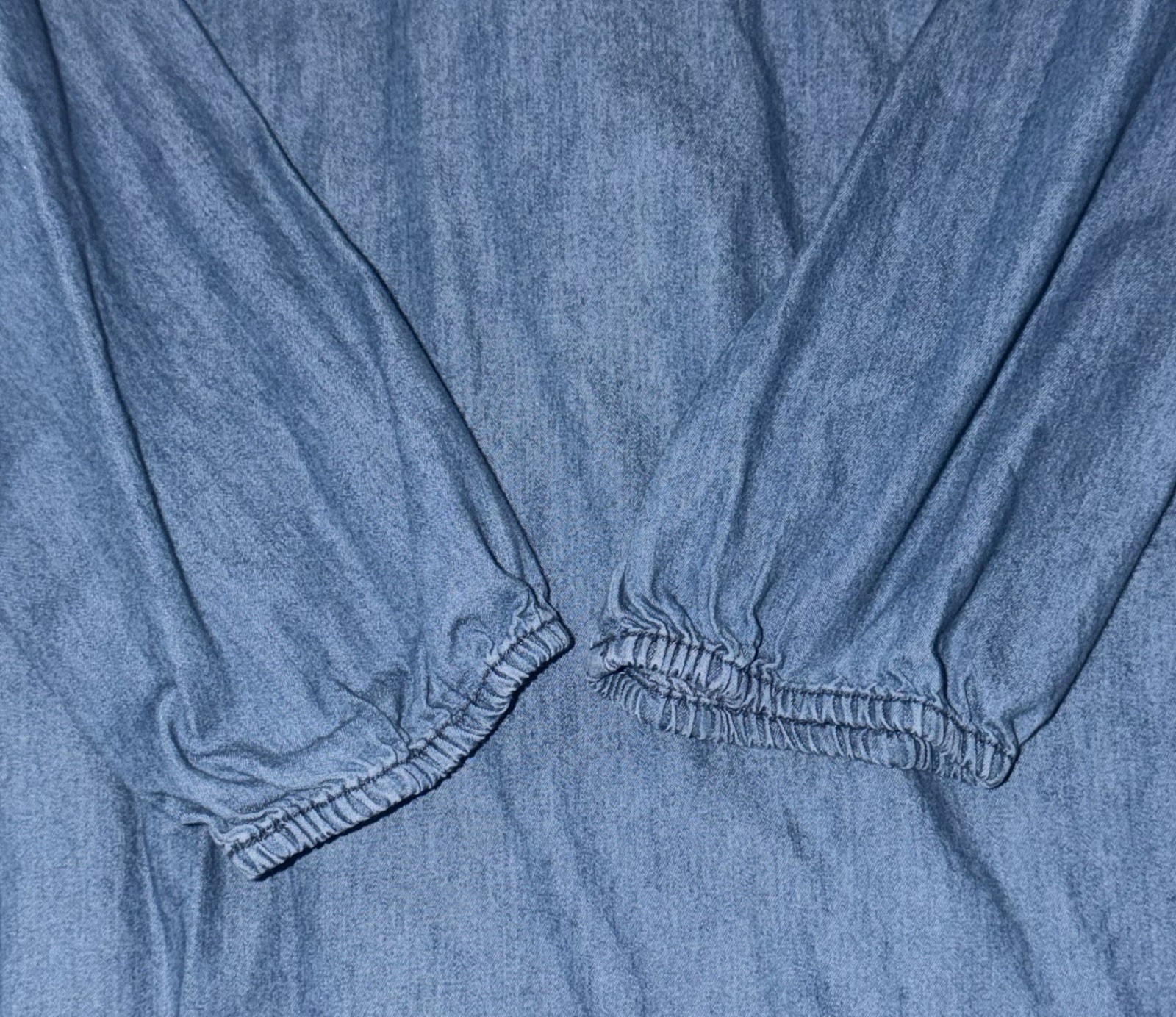 St John’s Bay Top Blue Denim Chambray Cotton Rayon Blend Shirt Blouse Women’s M