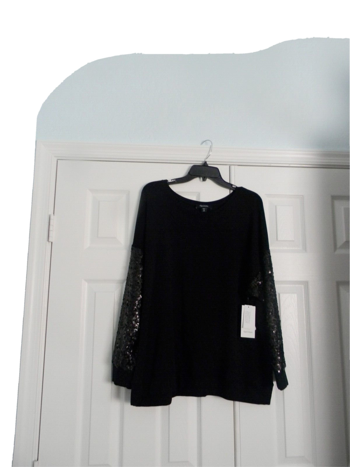 Karen Kane Women’s 2X, Black Berry Mountain, Black, Sequin Sleeve Top – NWT