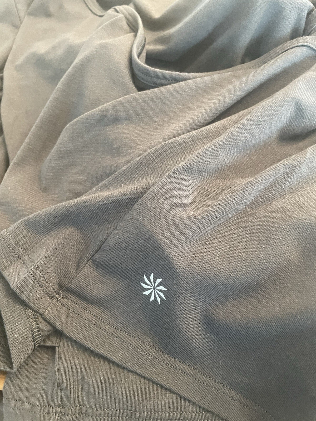 Athleta Petite Gray Cropped Wrap Activewear Top Long Sleeve Size SP