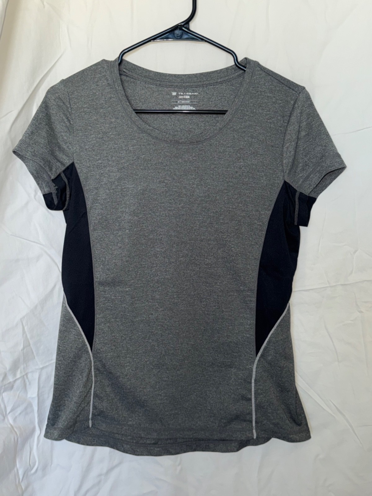 Women Gray and Black Athletic Top Size Medium – Athleisure Workout Top