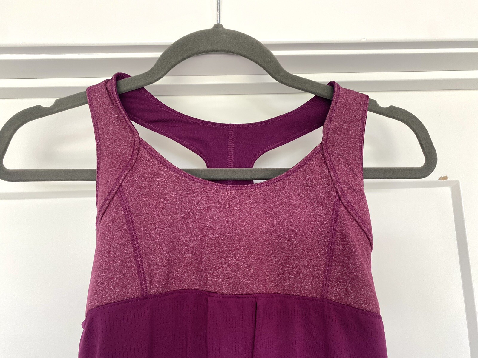 Old Navy Active Magenta Built In Bra Loose Fit Racerback Athletic Tank Top Sz XS